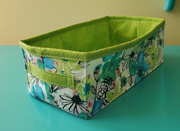 Fabric-basket-for-sewing-projects-with-fat-quarters