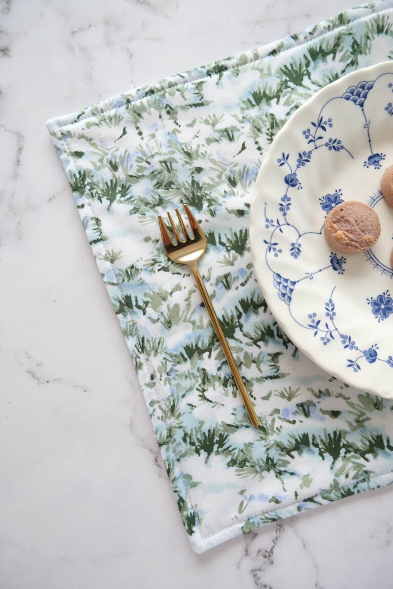 Placemat-for-easy-sewing-projects-with-fat-quarters