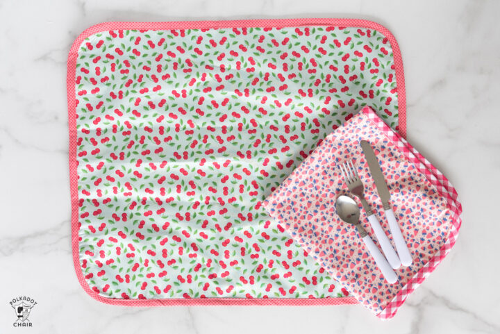 Fabric-napkin-for-easy-sewing-projects-with-fat-quarters