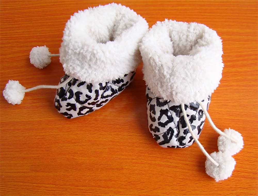 Baby-booties-for-things-to-sew-for-babies-and-new-moms