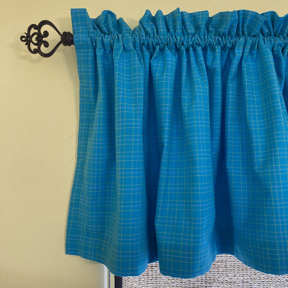 Bathroom-window-valance