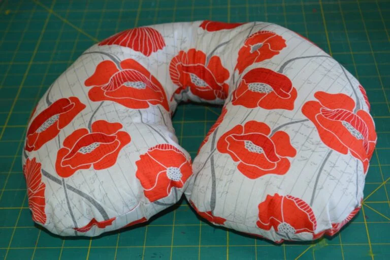 Travel-neck-pillow-for-sewing-projects-that-actually-sells