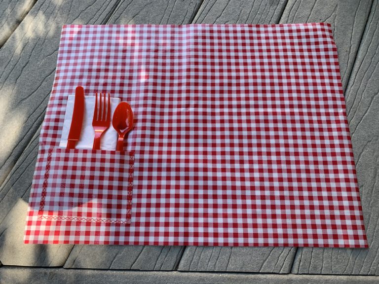 Placemat-with-cutlery-pocket