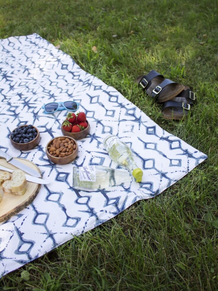 Waterproof-picnic-blanket