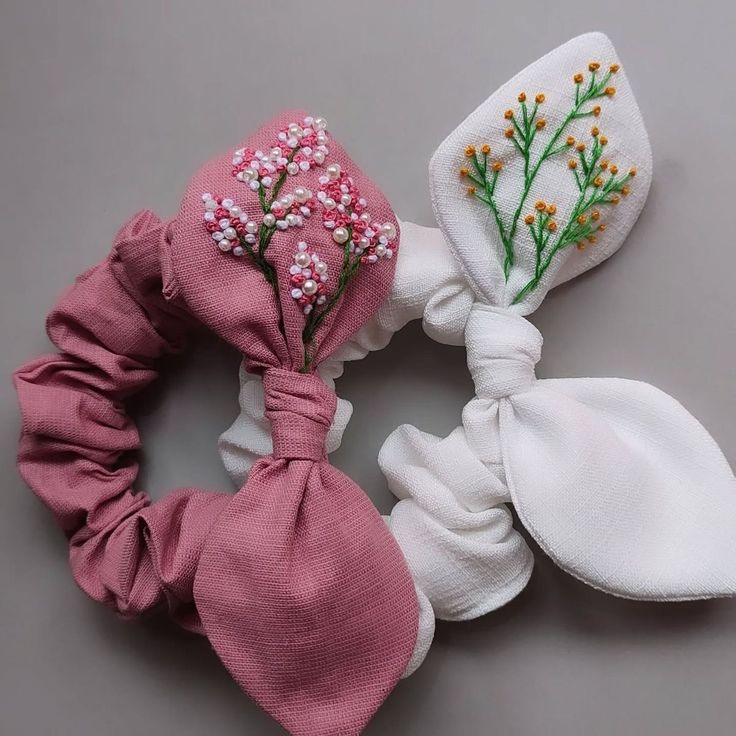 ADORABLE TIE SCRUNCHIE
