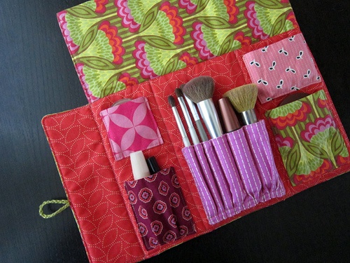 MAKEUP BRUSH ROLL